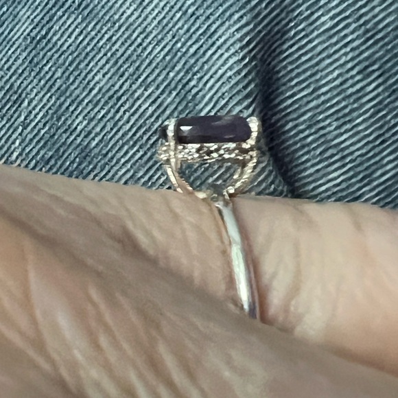 Color changing Elegant Alexandrite Gemstone Ring - Picture 16 of 16